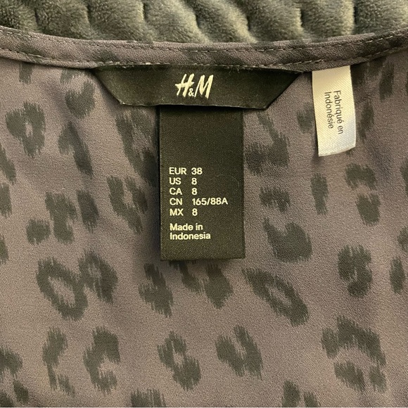 H&M animal print tunic top in EUC. Size 8 womens - Picture 8 of 9